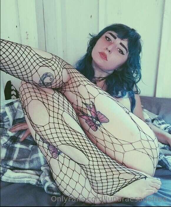 Tip $10 and I'll write your name on my body 🤪