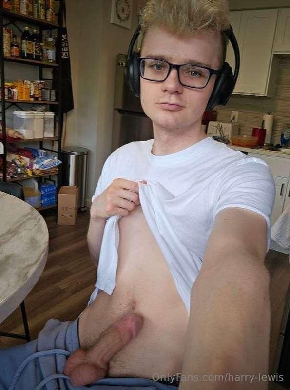 You absolutely need to check out Ryan! @ryansnowxxx is a ver..