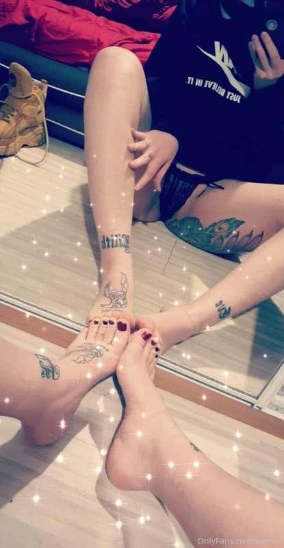Do I have foot fetish fans ?! Here is a double for you!