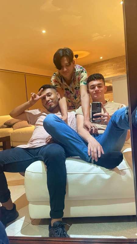 Con @versatilvergon y @rogervip 😻