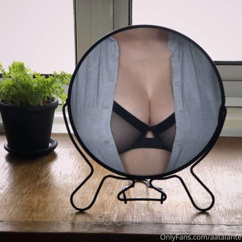 Favourite bra + favourite shirt = such a pleasing set to loo..