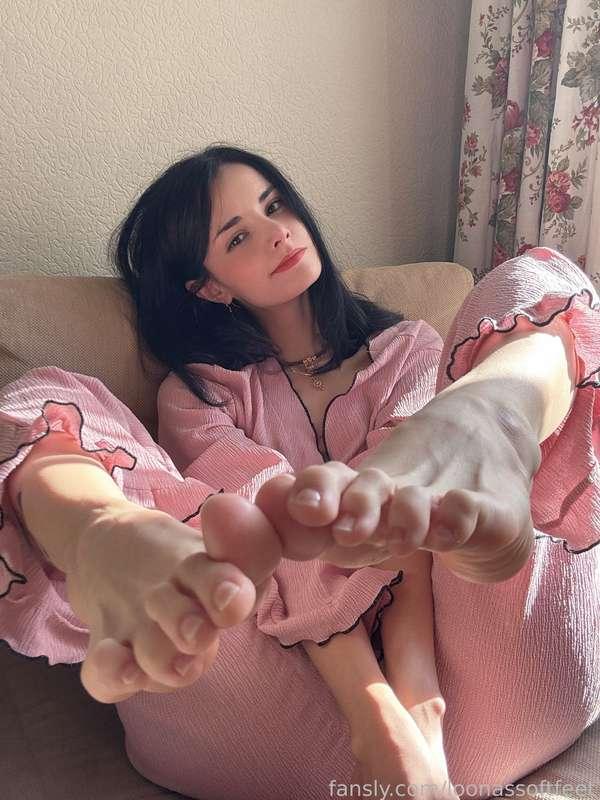 loonassoftfeet image #1