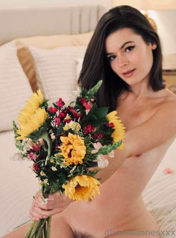 Some flowers for you 💐 

I will be releasing photos for my n..