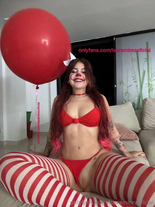 🎈 "Esta payasita no solo asusta… también provoca 😈💋🍬 ¿Crees ..