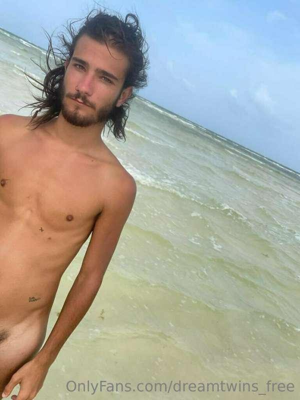 Always naked 😋 what would you do if you spotted me at the be..