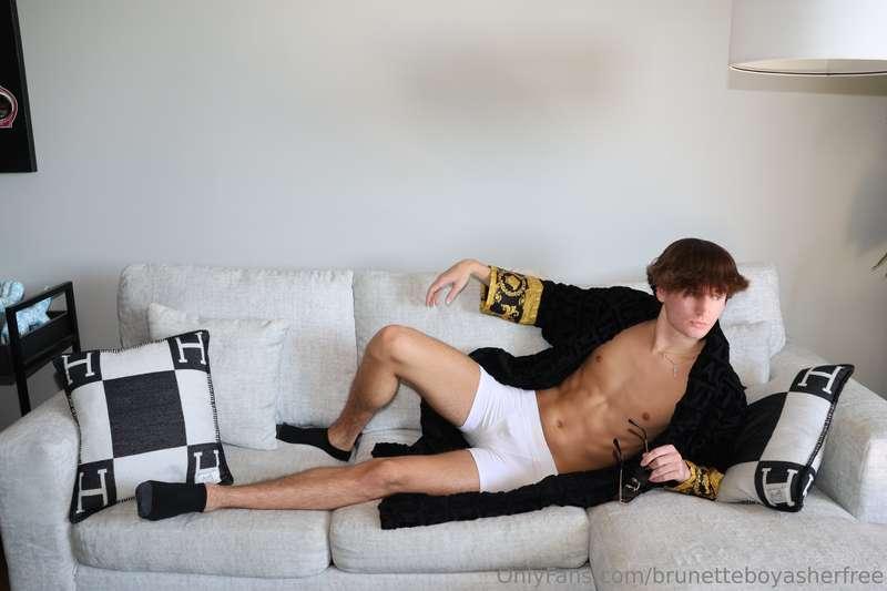 brunetteboyasherfree main image