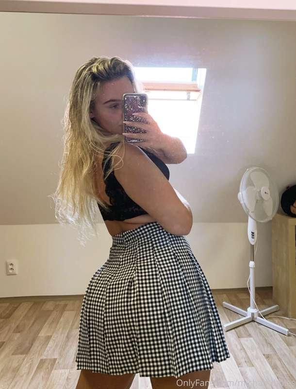 Always wanted a "school girl" type of skirt 🤩💛 (dont mind my..
