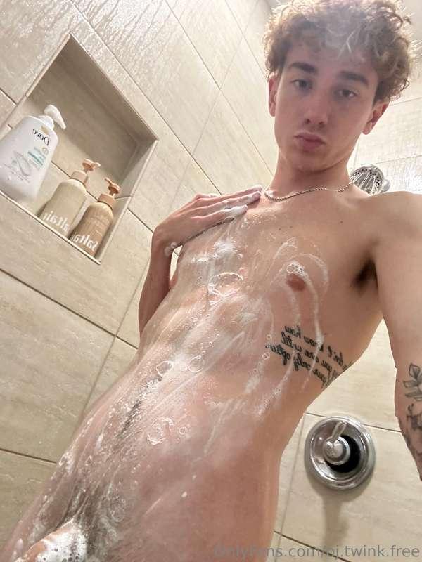 are u gonna get soapy with me?  https://onlyfans.com/drizzyo..