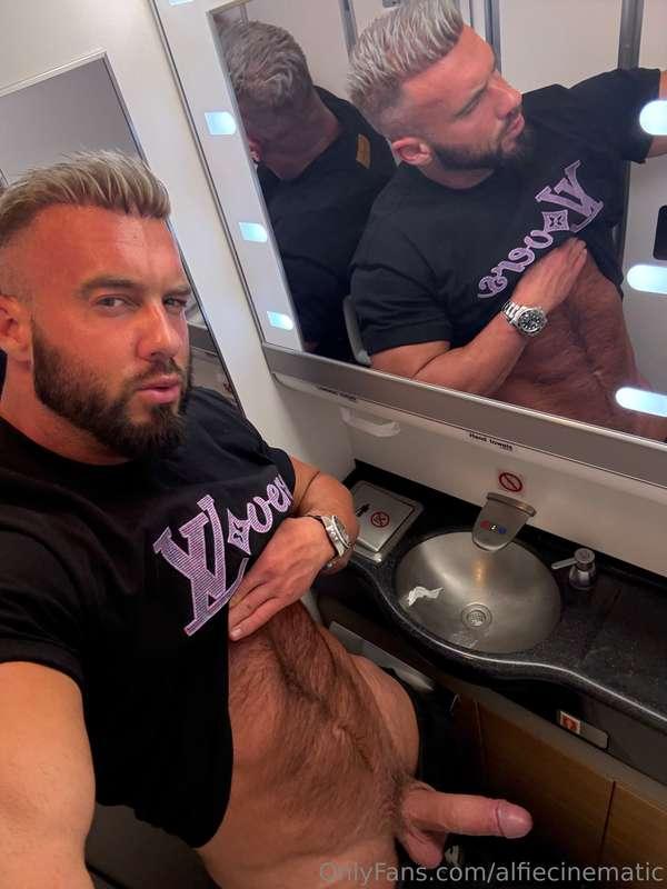 Come in 😜 Next stop is your throat