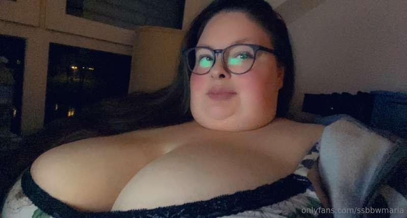 Double chin / fat neck appreciation post?
Also big titties 😅