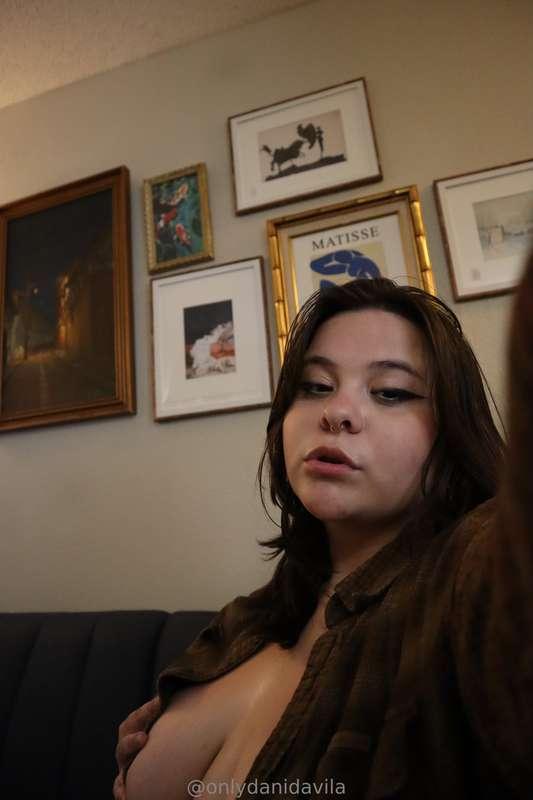 oversized flannel + nothing else on is one of my favorite lo..