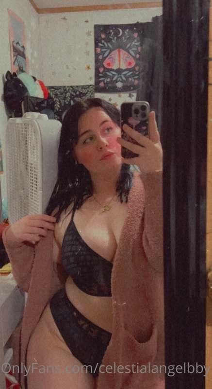 my birthday is coming up next month 💗 who wants to spoil me ..