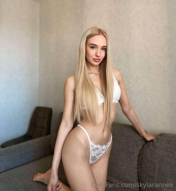 DO YOU WANT TO CUM?💦Subscribe to this angelic blonde @sofia_..