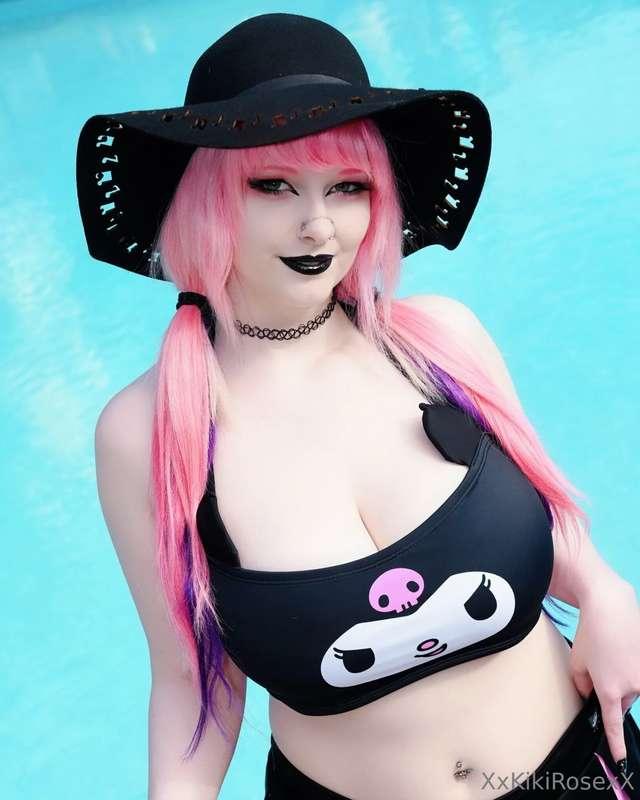 I hope summer comes soon! I miss the pools! 😭💦