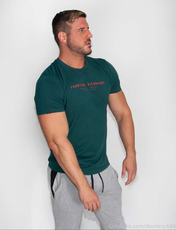 Basque sport clothes .
