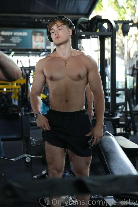 **Alone horny and bored! Lets chat💦😈**