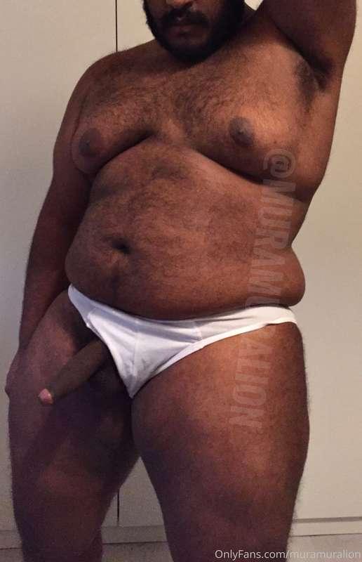 Anyone in the mood for some dick in briefs? 🤪