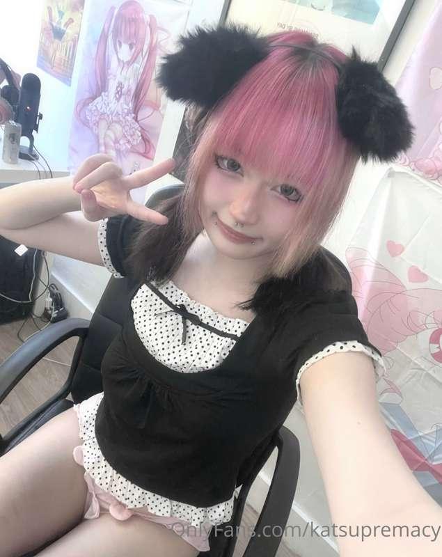 ur favourite kat girl !!