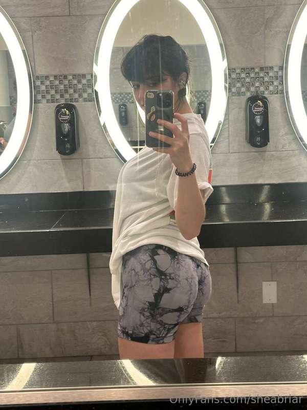 it's wednesday my dudes 😎gotta hustle for the muscle amirite