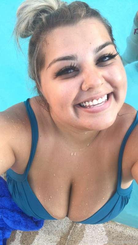 I know where all your cum can go 😋😩💦