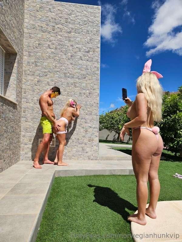 Behind the scenes🍑😏

@siljeefree @norwegianblondiefree