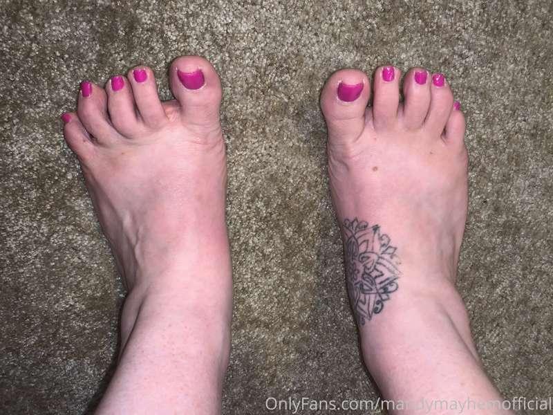 You know you want these feet stroking your cock. 😉