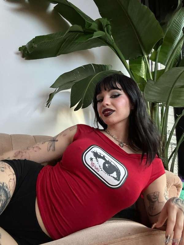  all the reasons to stare but the best view’s on @lems7 💘