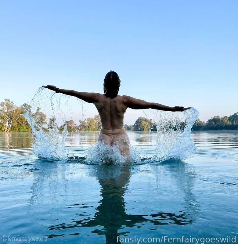 A 7 am swim in a lake turned into play with capturing splashes - This one goes on IG, more later... 😉

#fyp #outdoors #splash #artistic #water #butt #publicnudity #arse #nude #naked #skinnydipping #naturist #nudist #fkk