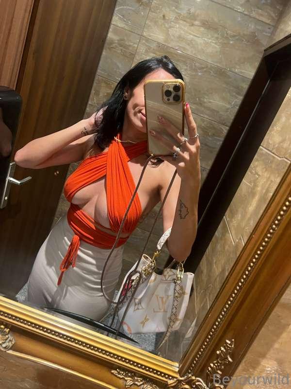 I think this top looks so perfect 😏 but the pic I posted on ..