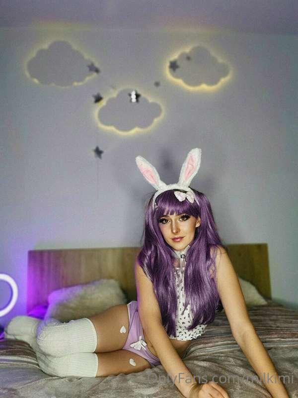 Let me jump like a little bunny🐰 into your arms!!! 😲😏😏