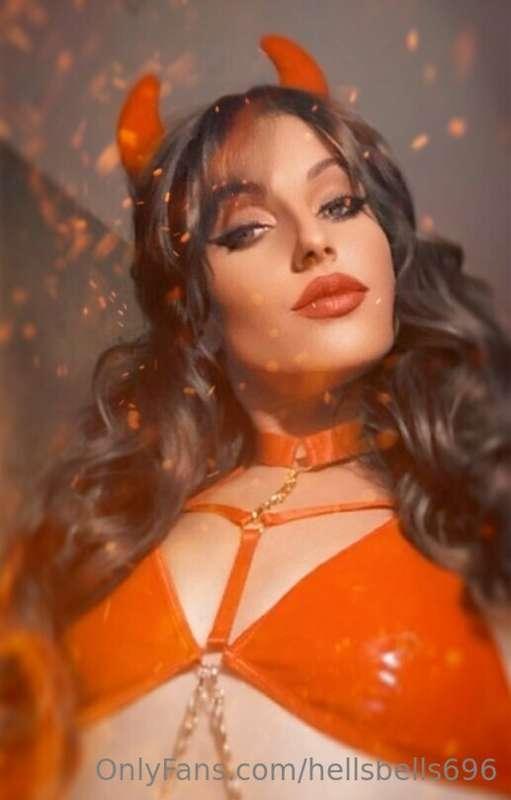 Worship me , daddy ;)