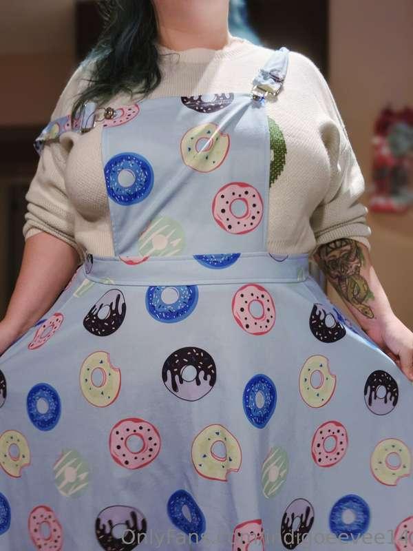 ***Titty Tuesday*** 🍩🍩🍩🍩🍩🍩🍩🍩🍩🍩🍩🍩🍩🍩  🍩Big breasts 🍩Take it of..