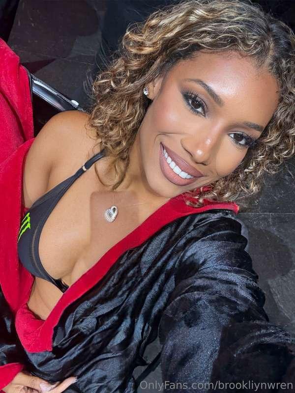 All smiles tonight at UFC 320