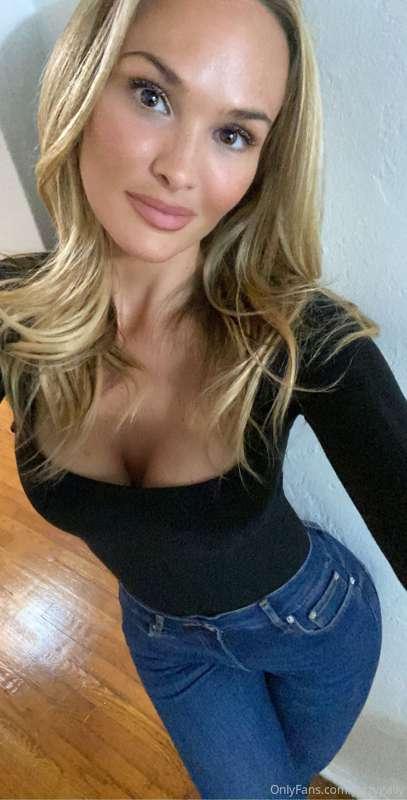 Happy Saturday night!!
Ready to take my Momma out on the tow..