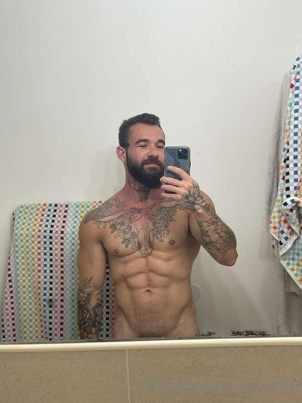 Bodybuilding is really all about angles am I right 💪😀🍆
