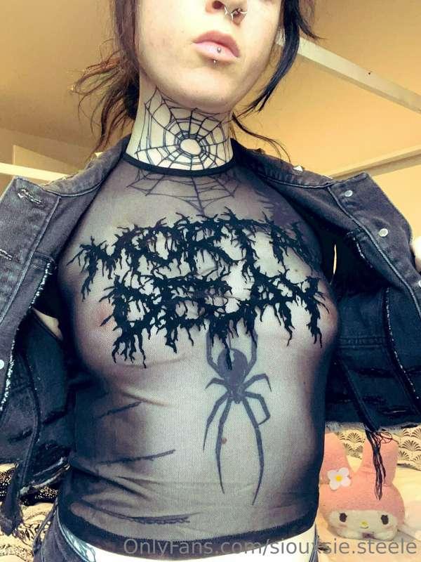 swipe for titties 👀