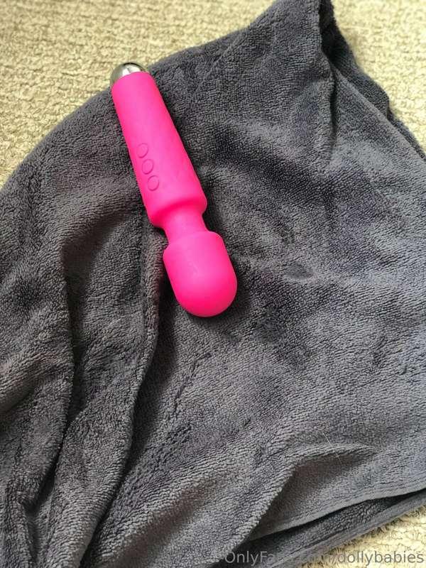 I guess you can’t really tell but I woke up sooo horny I nee..