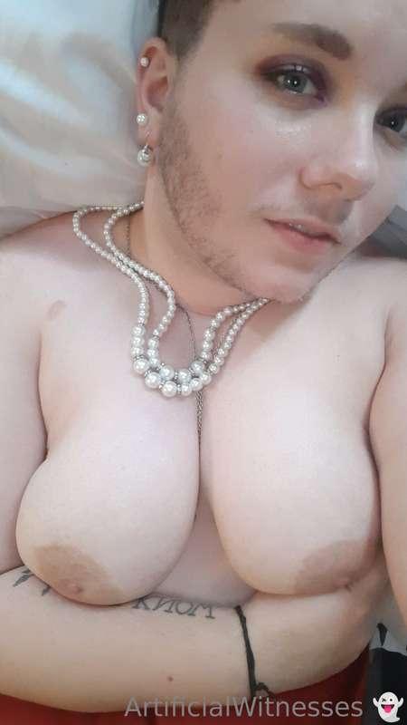 I look lovely in pearls 🤍