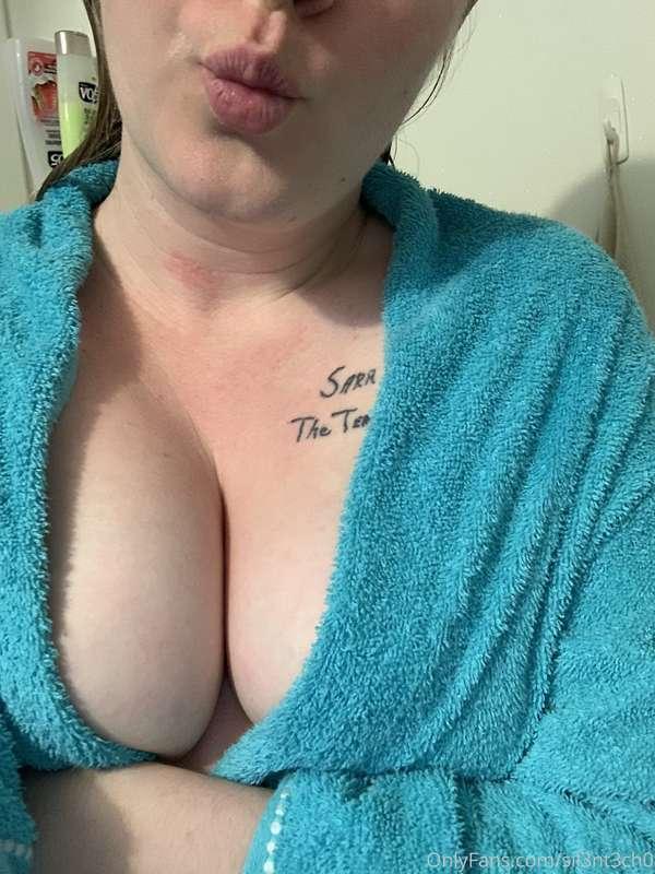 Titty Tuesday & a pretty pussy shot after a shower 😻❤️