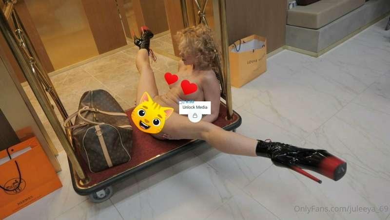 my hot nude dance in the elevator and lobby of the Budapest ..