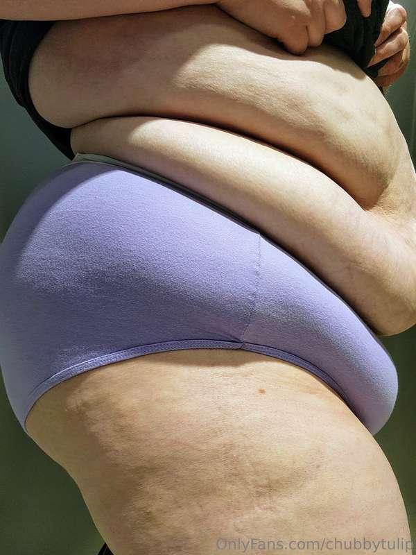 Belly and panties for your Friday 🥰
