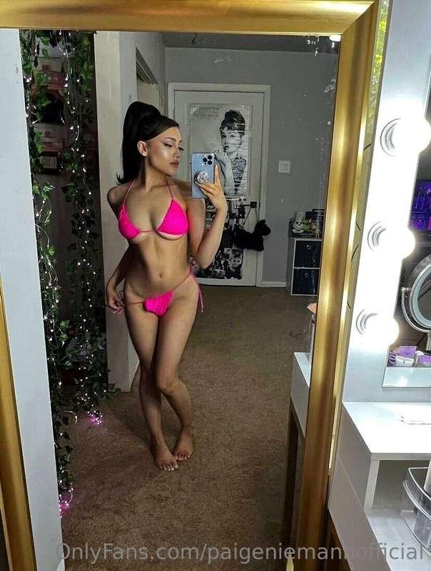 hot pink bikinis >>>>