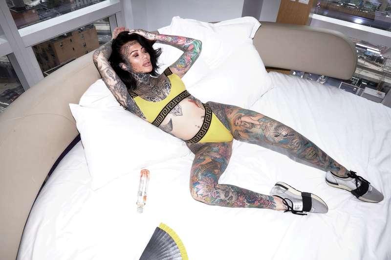 Come get drunk in my hotel room with me 🥂