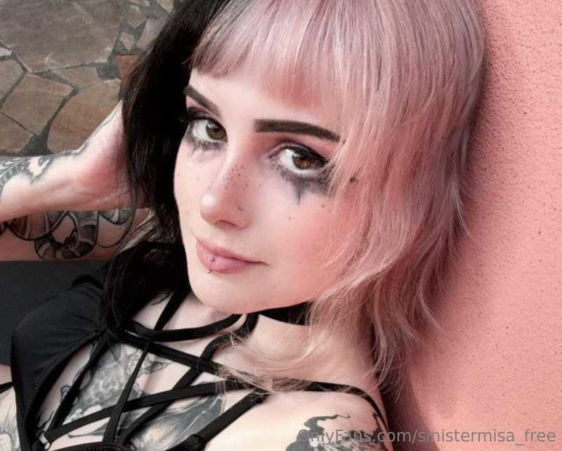 I wouldn't mind if you messed up my makeup 😉