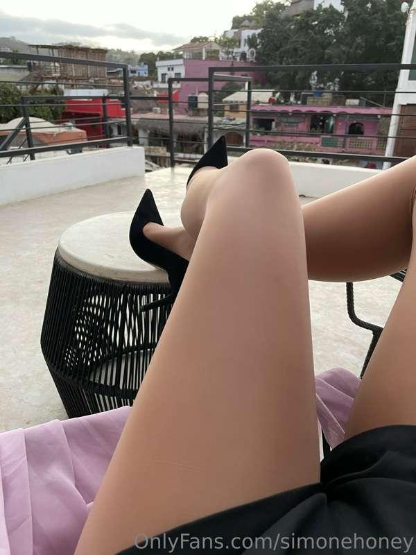 My main account is @simone_honeylicious, CUM chat with me th..