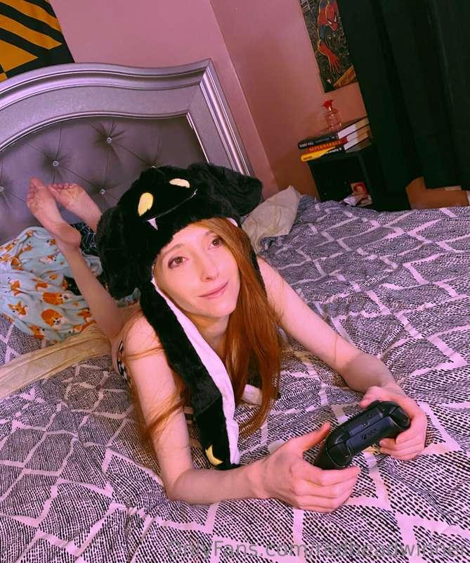 Can I be your little gamer girl? 😘 I’ll play with your “joy”..