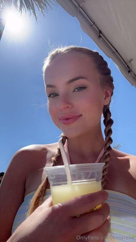 Wanna have a beach day with me?☀️