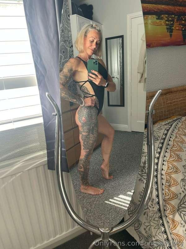 Please follow 
what a stunner she is 💖💖😇💎