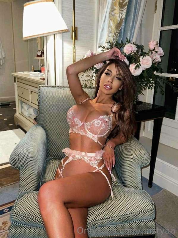 Will you pet me?🐈‍⬛🫦