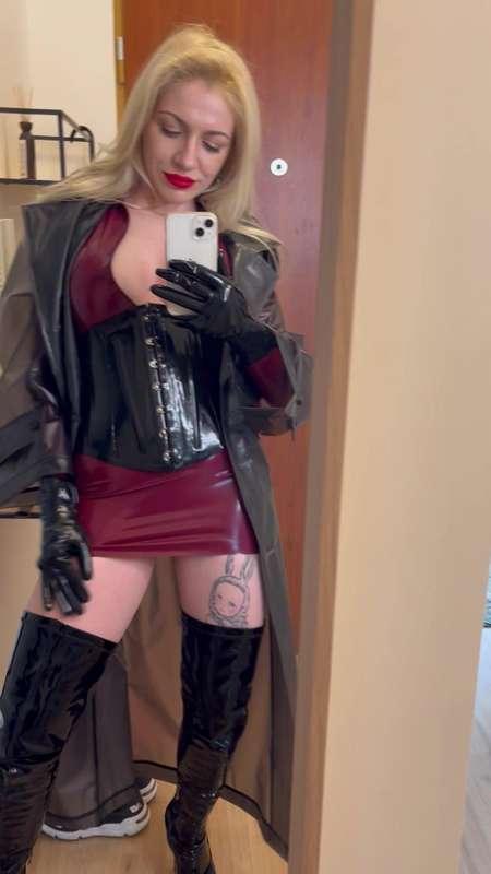 Backstage in latex